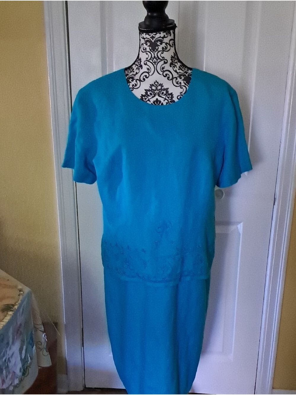 Positive Attitude Woman Vintage Turquoise  Dress With Front Embroidery Size 16